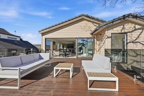 Photo of property in 2/5 View Road, Shelly Park, Auckland, 2014