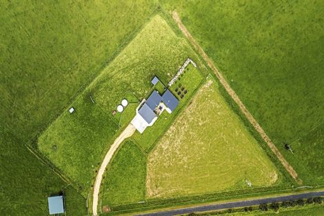 Photo of property in 136 Mirikau Road, Warea, New Plymouth, 4381