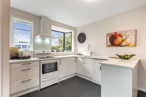 Photo of property in 2 Beazley Place, Glendene, Auckland, 0602