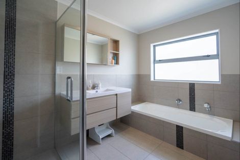 Photo of property in 4 Petrel Close, Paraparaumu Beach, Paraparaumu, 5032