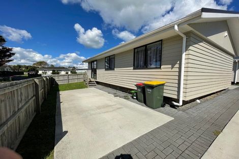 Photo of property in 9 Forbury Place, Mangere, Auckland, 2022