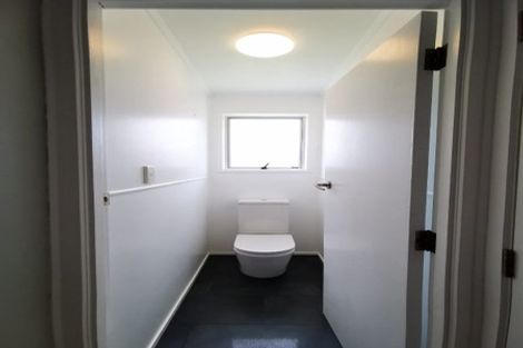 Photo of property in 15 Kelman Road, Kelston, Auckland, 0602