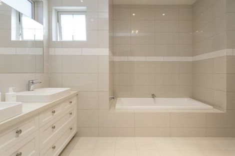 Photo of property in 21 Pukenamu Road, Rainbow Point, Taupo, 3330