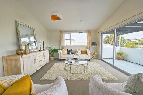 Photo of property in 1/52 Beulah Avenue, Rothesay Bay, Auckland, 0630