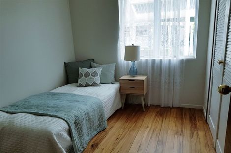 Photo of property in 32 Te Atatu Road, Te Atatu South, Auckland, 0610