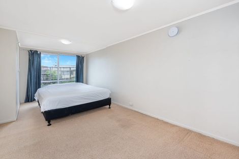 Photo of property in 4/89a Royal Road, Massey, Auckland, 0614