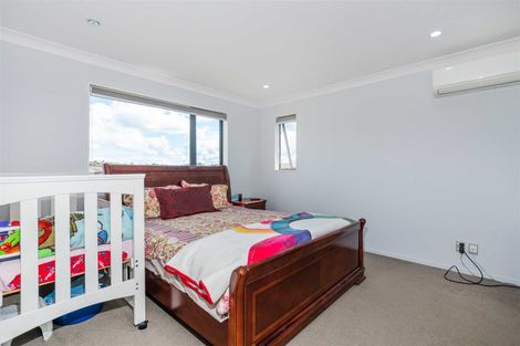 Photo of property in 23 Midhurst Avenue, Henderson, Auckland, 0612