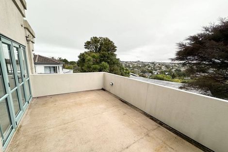 Photo of property in 2/38 Gulf View Road, Murrays Bay, Auckland, 0630