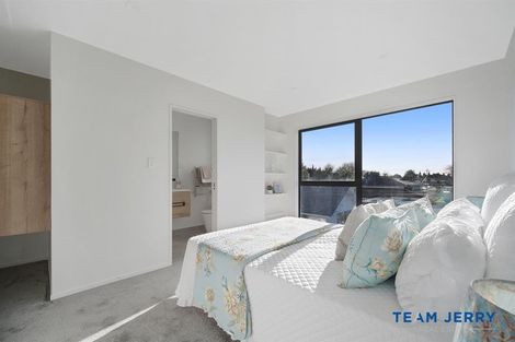 Photo of property in 2/26 Buscomb Avenue, Henderson, Auckland, 0610