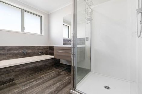 Photo of property in 17 Gibboney Place, Pokeno, 2402