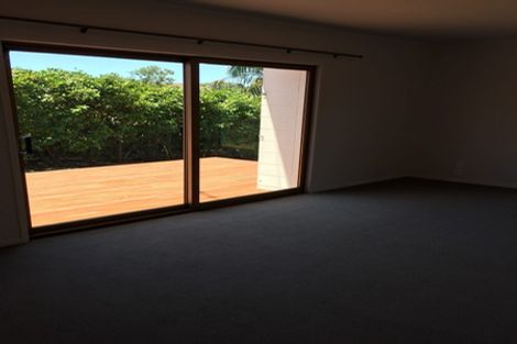 Photo of property in 2/26 Bayview Road, Hauraki, Auckland, 0622