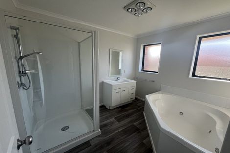 Photo of property in 10 Cleveland Heights, Kelvin Grove, Palmerston North, 4414