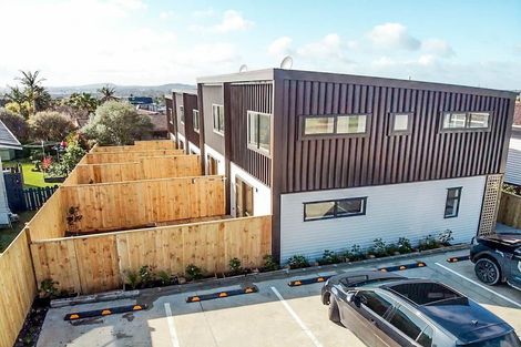 Photo of property in 4337a Great North Road, Glendene, Auckland, 0602