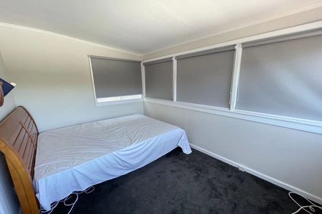 Photo of property in 28 Harrybrook Road, Green Bay, Auckland, 0604