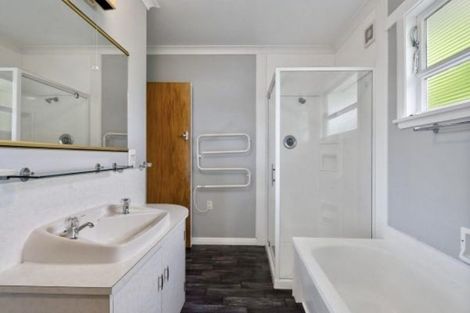 Photo of property in 24 Kent Crescent, Awapuni, Palmerston North, 4412