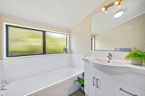 Photo of property in 13 Kinnel Grove, Papakowhai, Porirua, 5024