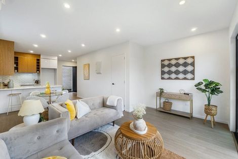 Photo of property in 2/9 Blanes Road, Weymouth, Auckland, 2103