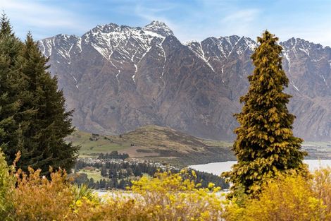 Photo of property in 18b Cameron Place, Fernhill, Queenstown, 9300