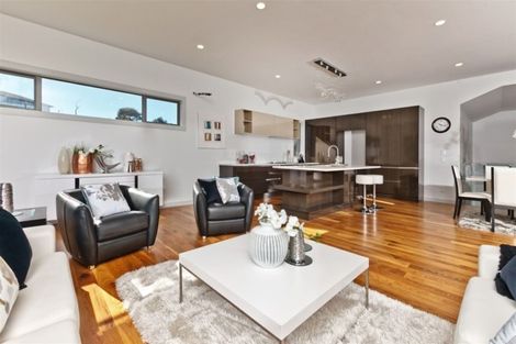 Photo of property in 120 San Valentino Drive, Henderson, Auckland, 0612