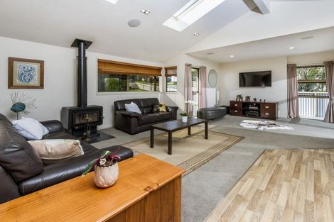 Photo of property in 1 Busbridge Place, Hillcrest, Auckland, 0627