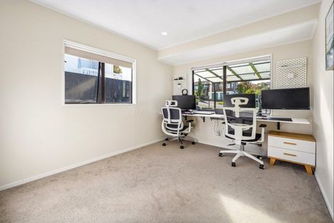 Photo of property in 43 Athena Drive, Totara Vale, Auckland, 0629