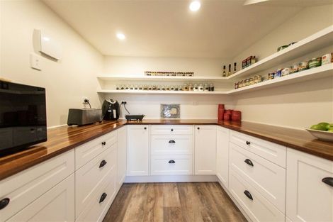 Photo of property in 2a Paremata Crescent, Paremata, Porirua, 5024