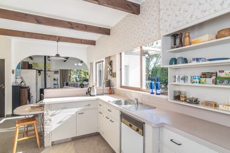 Photo of property in 211 Te Moana Road, Waikanae, 5036