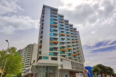 Photo of property in 30 Beach Road, Te Atatu Peninsula, Auckland, 0610