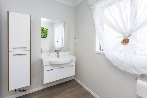 Photo of property in 94 Riverstone Drive, Riverstone Terraces, Upper Hutt, 5018