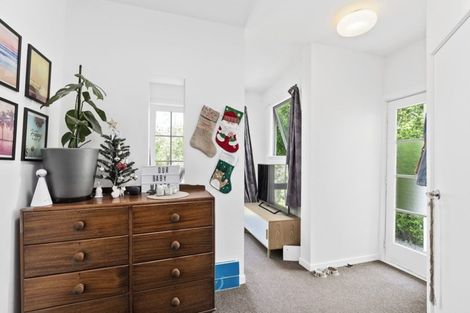 Photo of property in 21 Hawker Street, Mount Victoria, Wellington, 6011