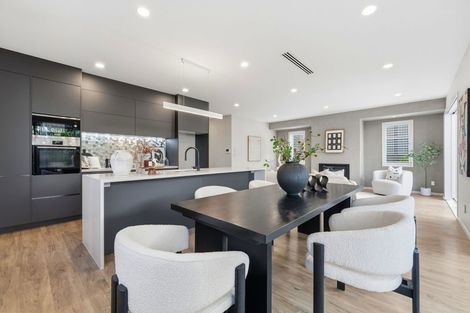 Photo of property in 17a Lake Pupuke Drive, Takapuna, Auckland, 0622