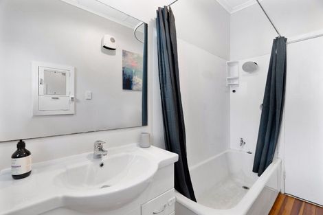 Photo of property in 311a Collinge Road, Mayfair, Hastings, 4122