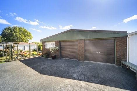 Photo of property in 8 Grange Place, Milson, Palmerston North, 4414