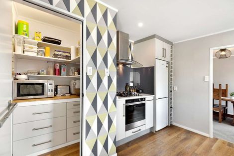 Photo of property in 18 Truscott Grove, Awapuni, Palmerston North, 4412