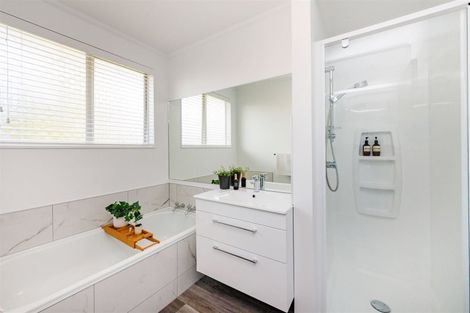 Photo of property in 17 Palliser Place, Milson, Palmerston North, 4414