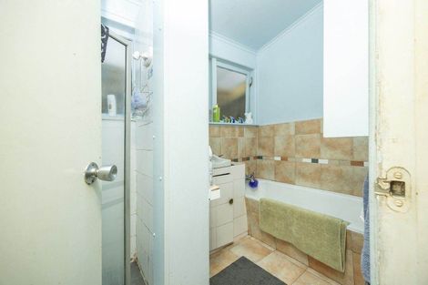 Photo of property in 31 Taipari Road, Te Atatu Peninsula, Auckland, 0610