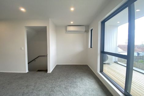 Photo of property in 7/113 Te Atatu Road, Te Atatu South, Auckland, 0610