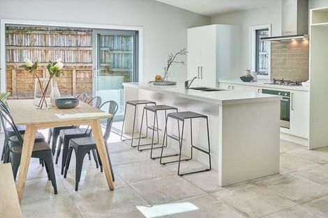 Photo of property in 5a Woodstock Place, Hokowhitu, Palmerston North, 4410