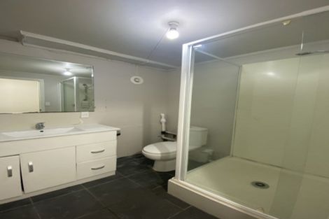 Photo of property in 70 Eskdale Road, Birkdale, Auckland, 0626
