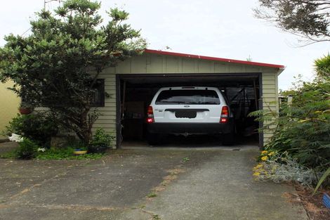 Photo of property in 13 Beach Street, Tangimoana, 4822