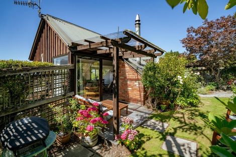 Photo of property in 7 Wynyard Crescent, Fernhill, Queenstown, 9300