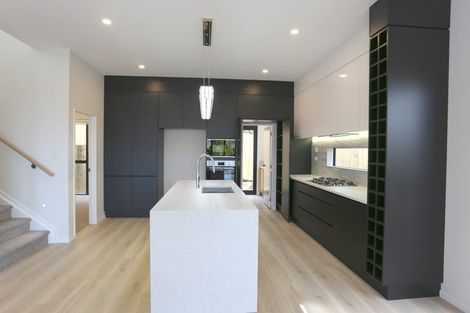 Photo of property in 1b Kirkdale Place, Northcross, Auckland, 0632