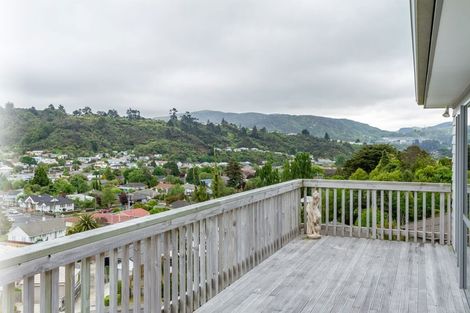 Photo of property in 32 Speldhurst Grove, Stokes Valley, Lower Hutt, 5019