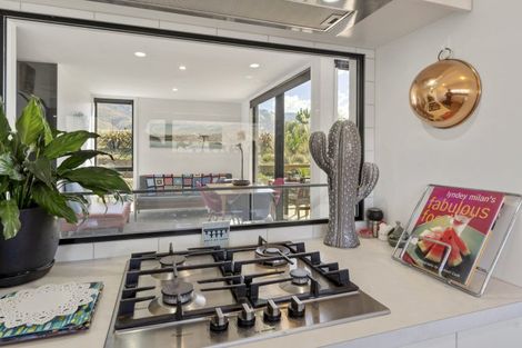 Photo of property in 33 Stratford Drive, Mount Pisa, Cromwell, 9383