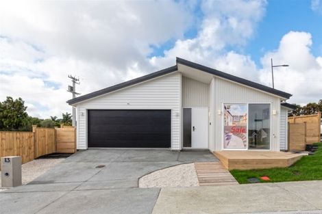 Photo of property in 13 Barrique Road, Kumeu, 0810
