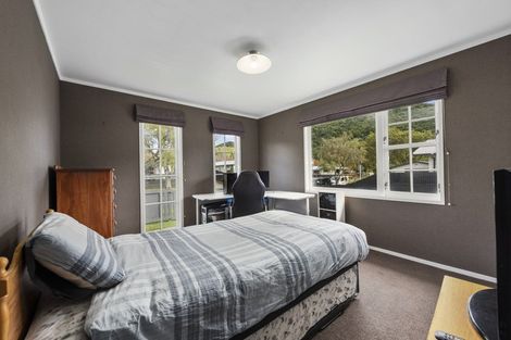 Photo of property in 11 Gemstone Drive, Birchville, Upper Hutt, 5018