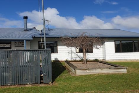 Photo of property in 82 Sandspit Road, Waiuku, 2123