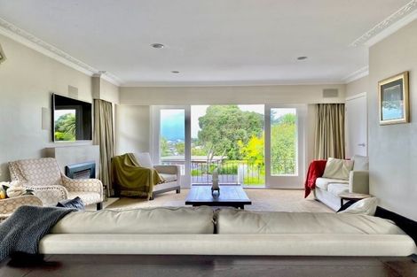 Photo of property in 36 Montgomery Avenue, Rothesay Bay, Auckland, 0630