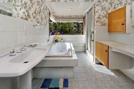 Photo of property in 4a Roland Hill, Glen Eden, Auckland, 0602