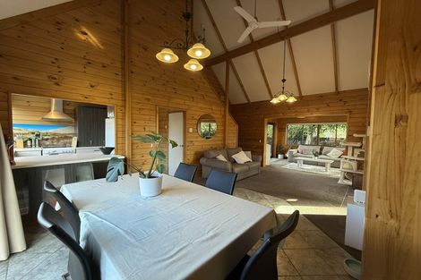 Photo of property in 4 Hadley Wood Drive, Wattle Downs, Auckland, 2103